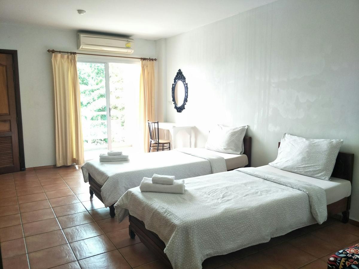 Lomsabai Apartments Bangsaen Exterior foto